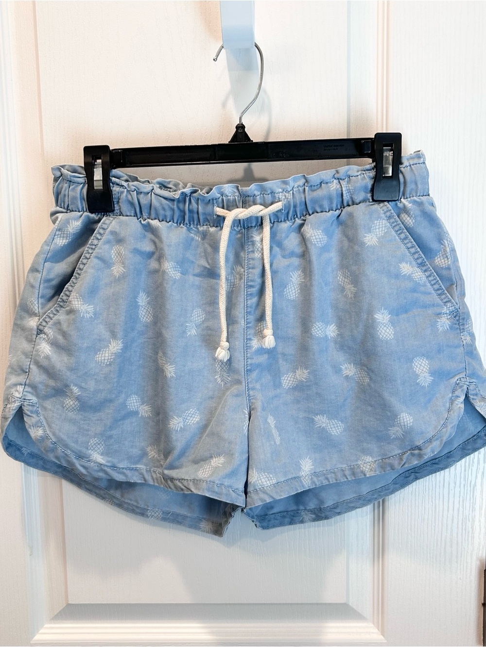 Celebrity Pink Women’s PullOn Elastic Drawstring Waist MD PineapplePrint Shorts